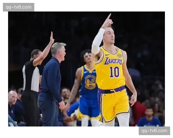 肯纳德无球跑动创造空间 湖人战术执行力获显著改善